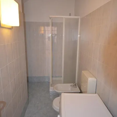 아파트 Leonardo House 3 *
