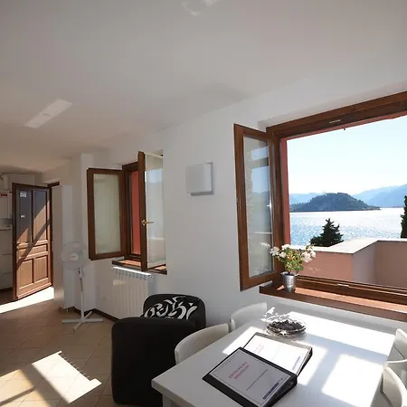 Leonardo House 3 아파트 바레나